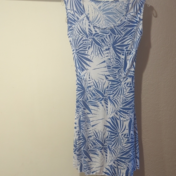 no name Dresses & Skirts - Blue and White Leaf Print Sleeveless Dress